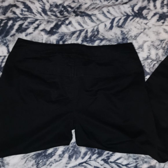 GUESS JEAN'S Black Capri with zipper cuffs - Picture 4 of 6